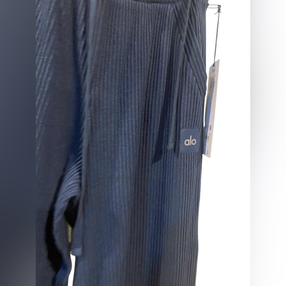 NWT Alo Yoga muse wide leg pants NAVY Size XXS - Picture 2 of 5